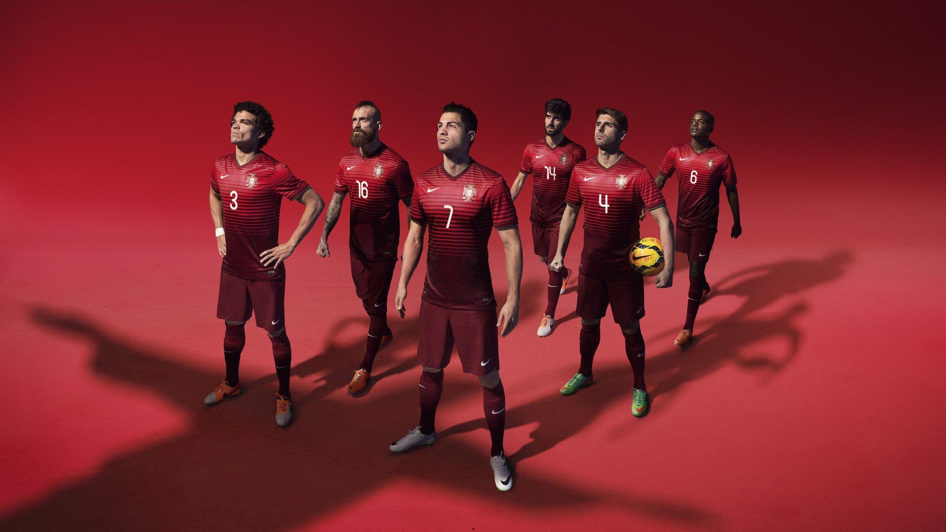 冰球联赛总决赛激战正酣 卫冕冠军逆转取胜抢占先机