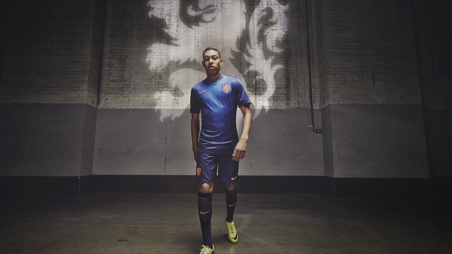 自由泳名将再创世界纪录，泳坛新星闪耀国际赛场