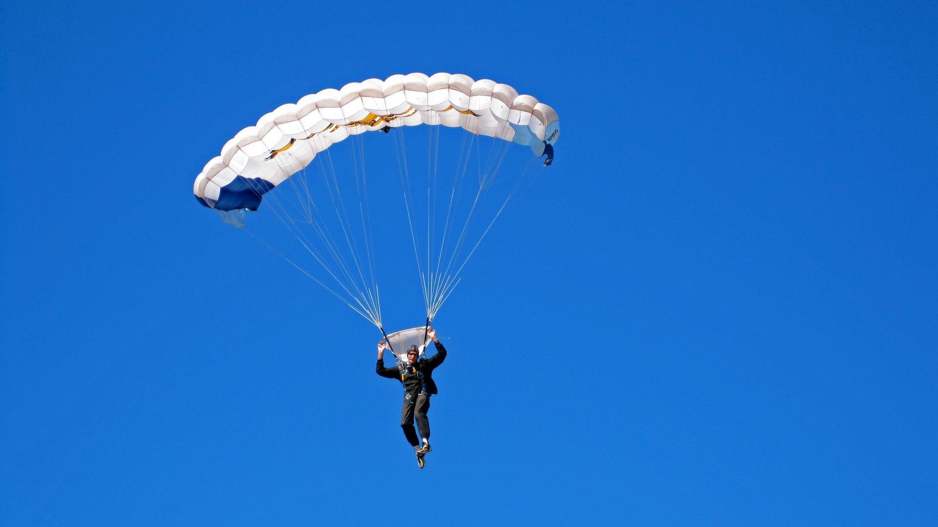 阿尔卡拉斯逆转夺冠，温网见证新王登基