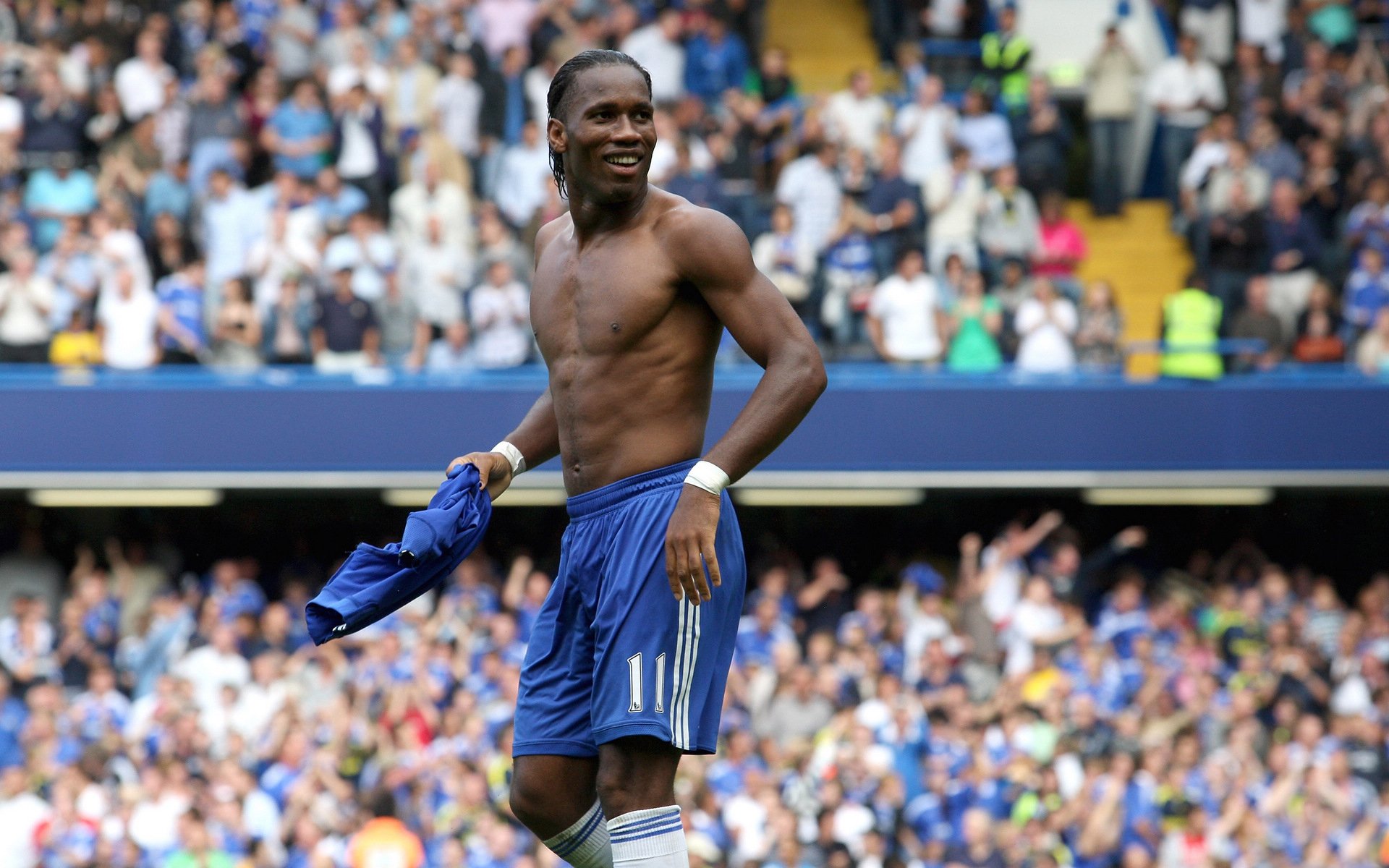 自由泳世锦赛激战正酣,新星破纪录夺冠引瞩目